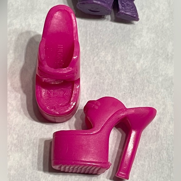 9 fancy Barbie & fashion doll heels & slippers excellent condition - Picture 4 of 10
